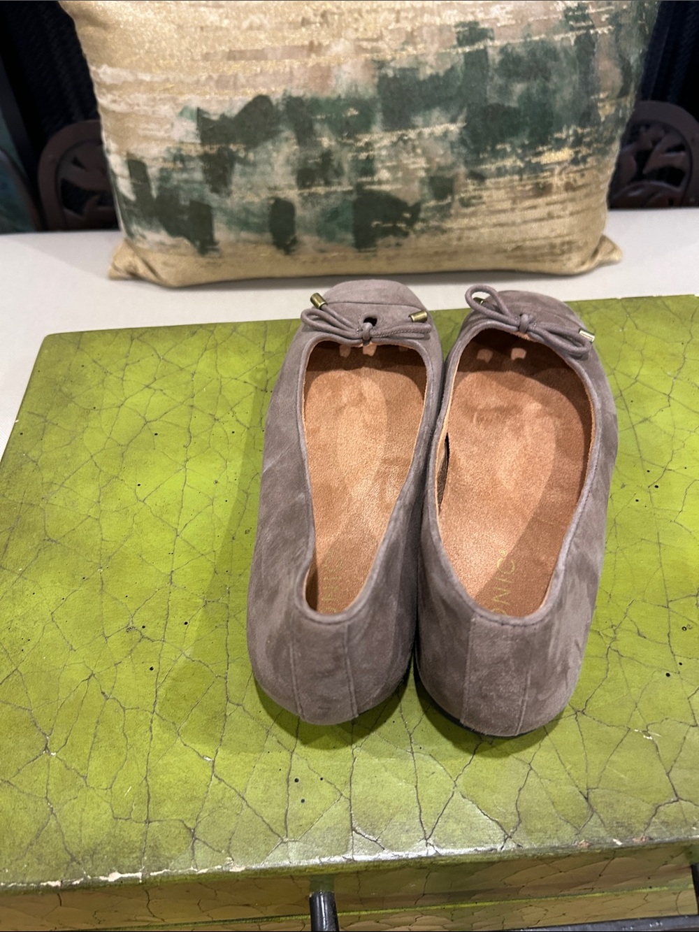 Vionic Taupe Suede Ballet Flats with Bow Detail NWOT - Picture 3 of 5